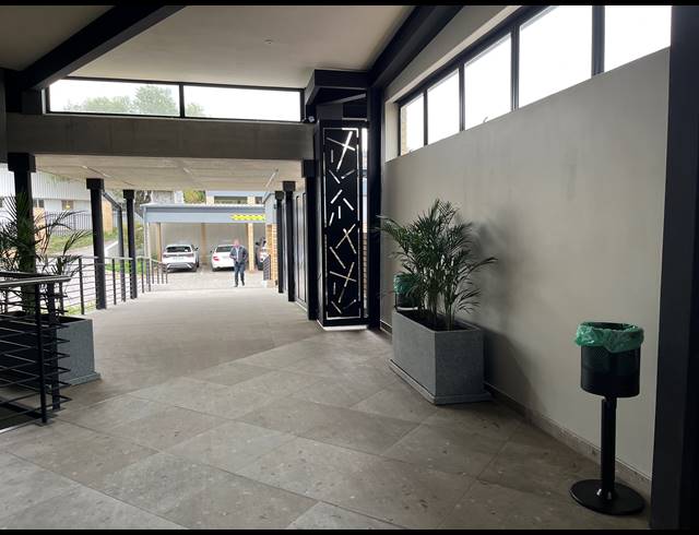 267M² OFFICE TO LET IN MEADOWDALE
